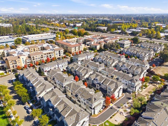 394 Circuit Way, Mountain View, CA 94043