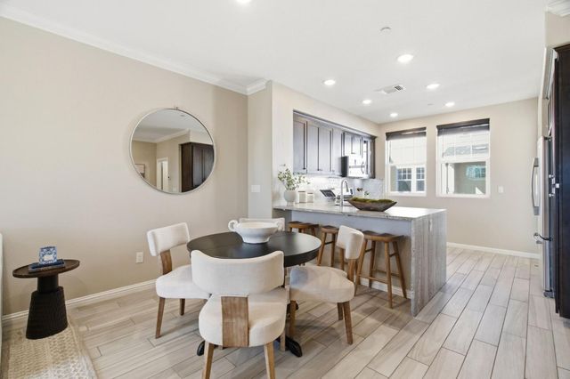 394 Circuit Way, Mountain View, CA 94043