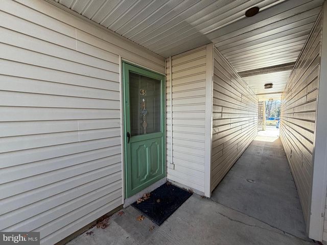 65 MULBERRY CT, Hamilton, NJ 08619