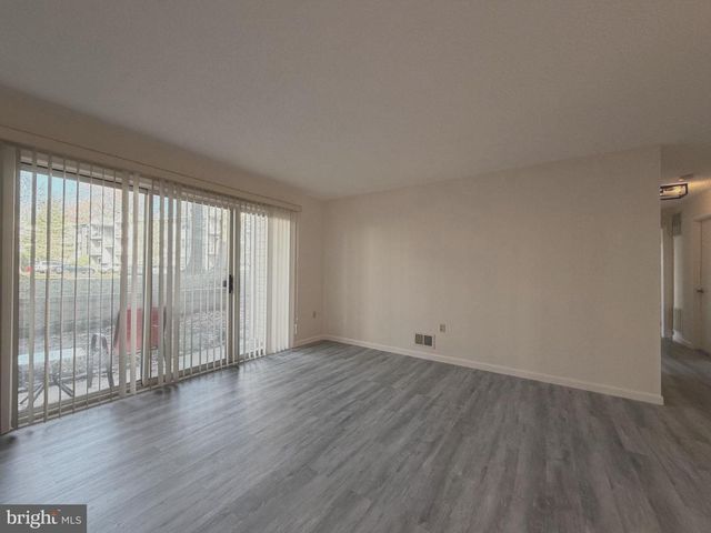 65 MULBERRY CT, Hamilton, NJ 08619