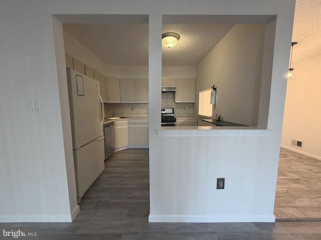 65 MULBERRY CT, Hamilton, NJ 08619