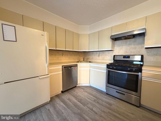 65 MULBERRY CT, Hamilton, NJ 08619