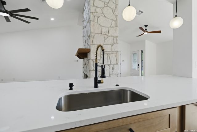 16923 Hidden Timber Wood, San Antonio, TX 78248