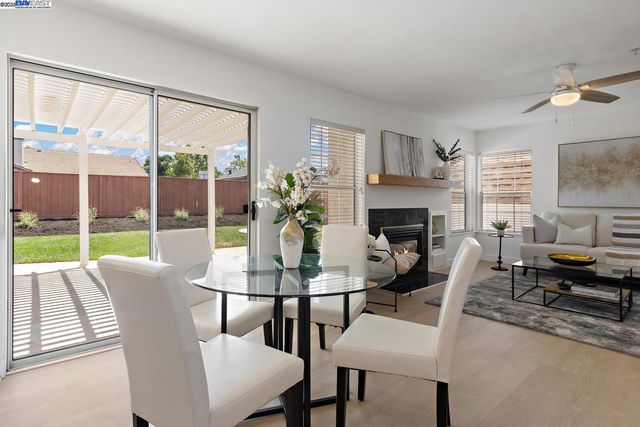1387 Meadow Ct, Livermore, CA 94551