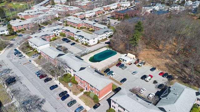 137 Lake Shore Rd 4, Boston, MA 02135