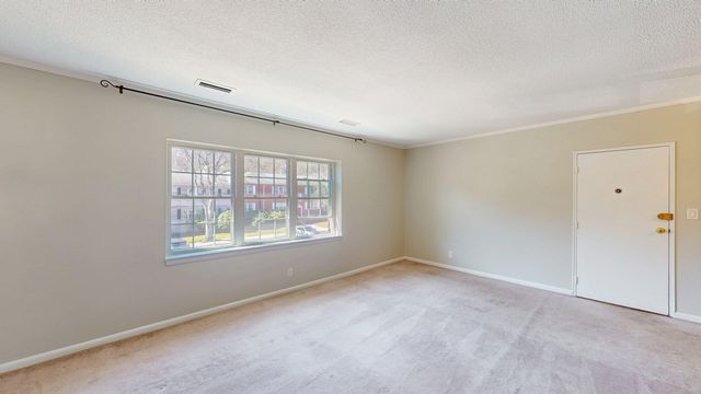 137 Lake Shore Rd 4, Boston, MA 02135