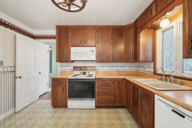 2863 N 90th STREET, Milwaukee, WI 53222