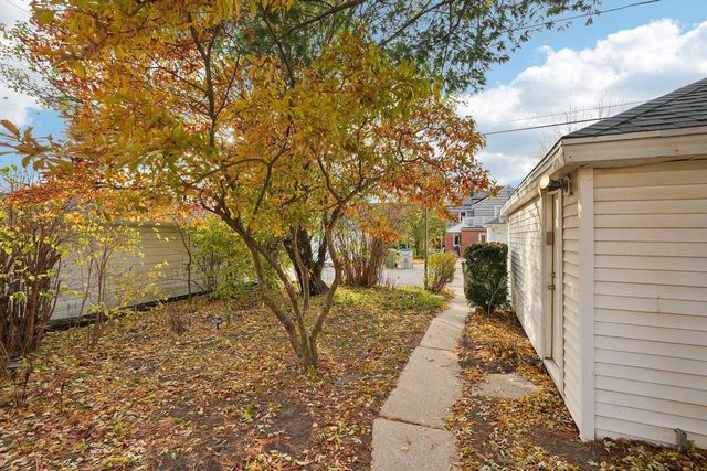 2863 N 90th STREET, Milwaukee, WI 53222