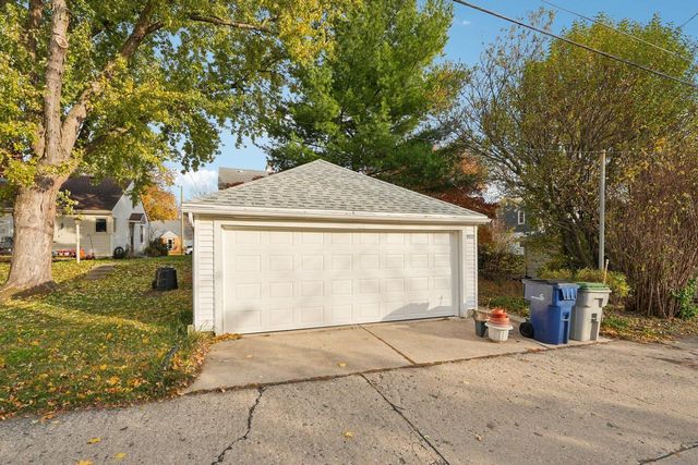 2863 N 90th STREET, Milwaukee, WI 53222