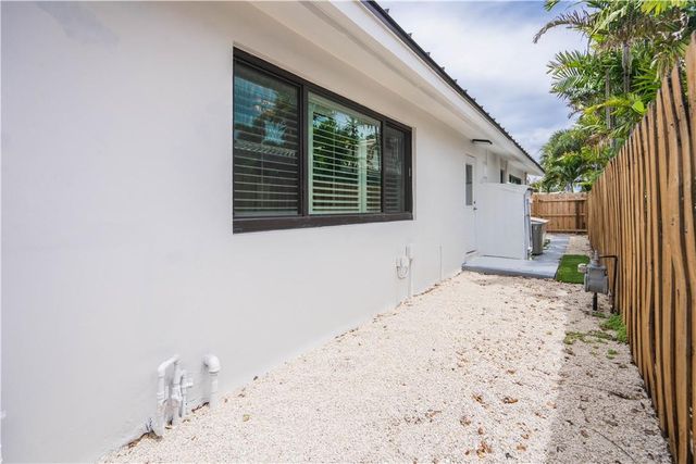 240 NE 25th Avenue, Pompano Beach, FL 33062