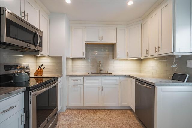 240 NE 25th Avenue, Pompano Beach, FL 33062