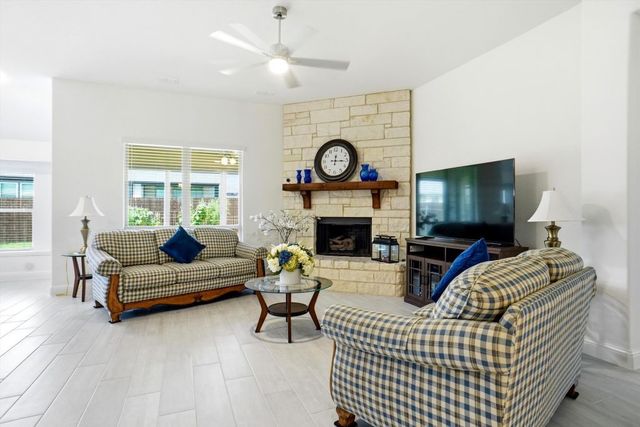 920 Cedar River Drive, Godley, TX 76044