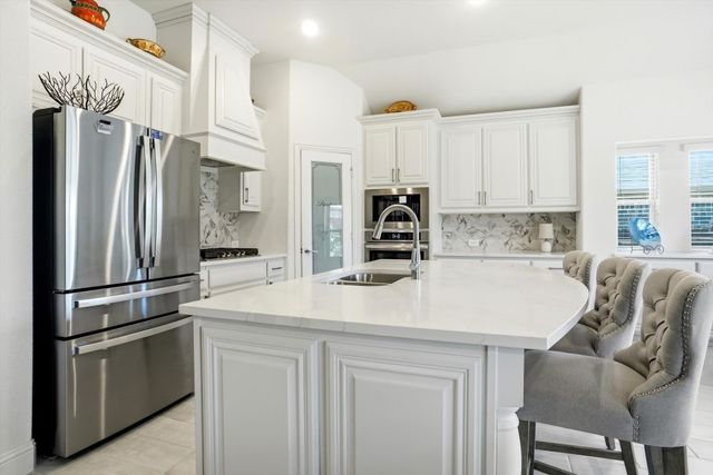 920 Cedar River Drive, Godley, TX 76044