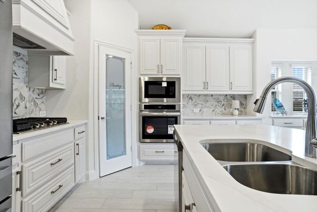 920 Cedar River Drive, Godley, TX 76044