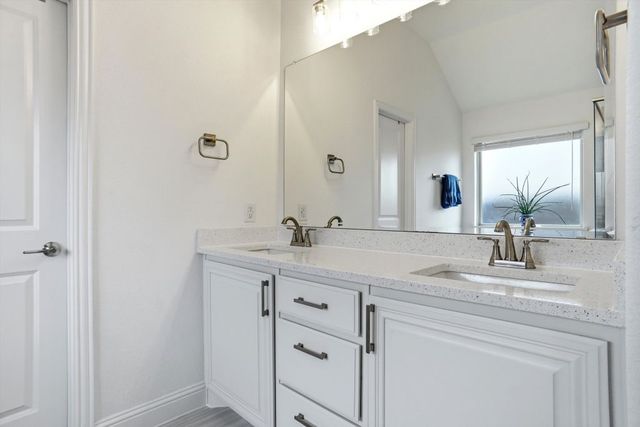 920 Cedar River Drive, Godley, TX 76044