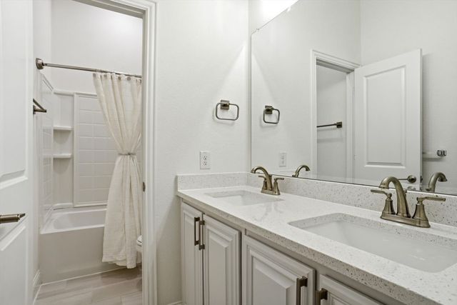 920 Cedar River Drive, Godley, TX 76044