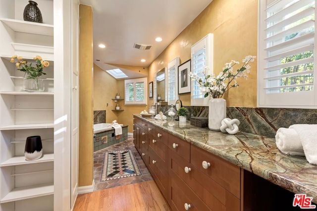 1609 Comstock Avenue, Los Angeles, CA 90024