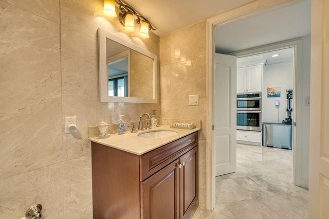 3100 NE 48th Street 412, Fort Lauderdale, FL 33308