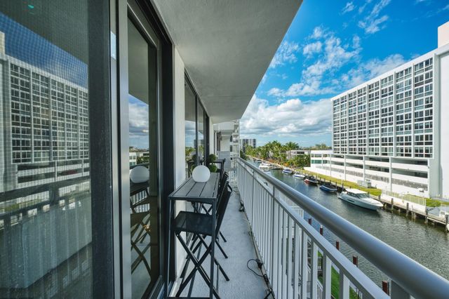 3100 NE 48th Street 412, Fort Lauderdale, FL 33308