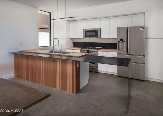 1372 W Sentinel View Loop W, Tucson, AZ 85745