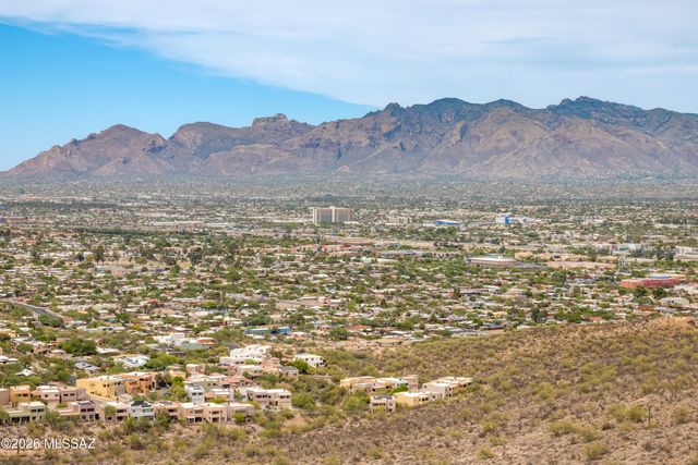 1372 W Sentinel View Loop W, Tucson, AZ 85745