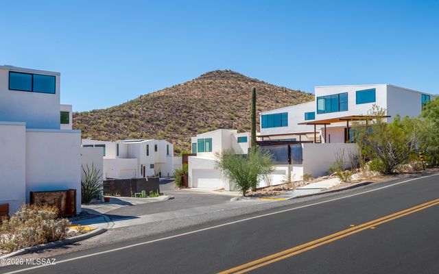 1372 W Sentinel View Loop W, Tucson, AZ 85745