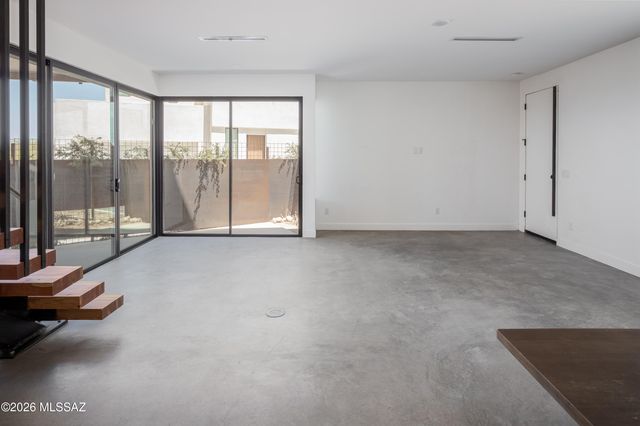 1372 W Sentinel View Loop W, Tucson, AZ 85745