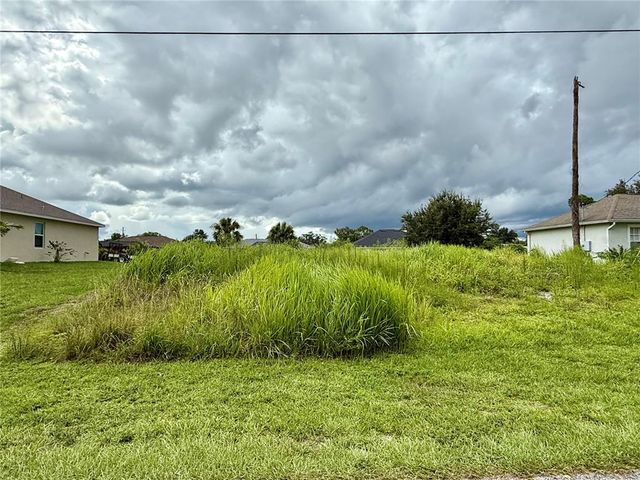 NAMIOT CIR, North Port, FL 34288