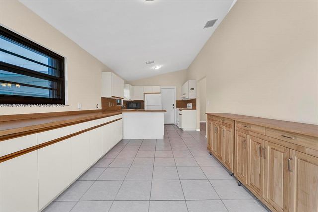 1406 NW 8TH Street, Dania Beach, FL 33004