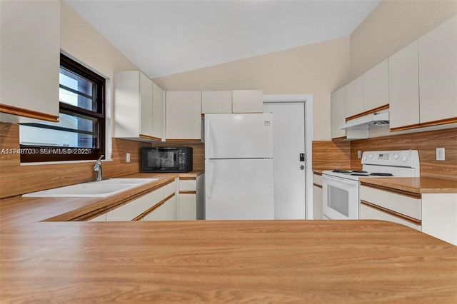 1406 NW 8TH Street, Dania Beach, FL 33004