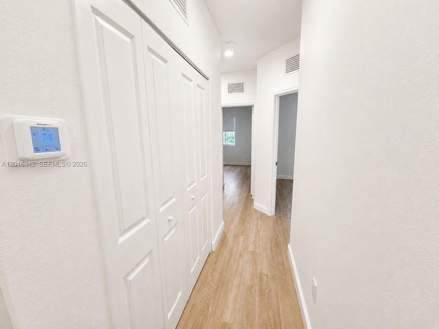 1050 SE 26th Ter ., Homestead, FL 33035