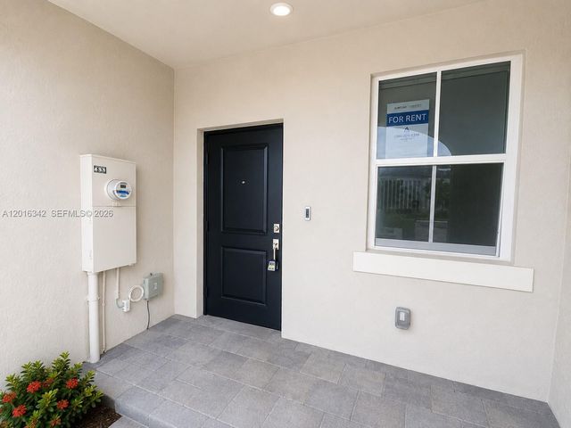 1050 SE 26th Ter ., Homestead, FL 33035