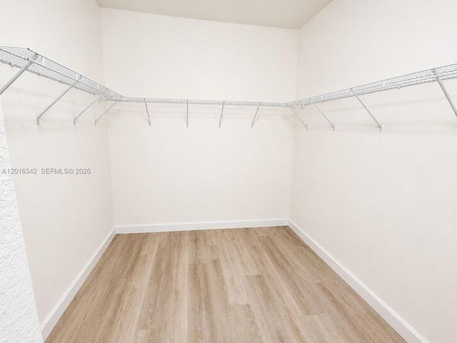 1050 SE 26th Ter ., Homestead, FL 33035