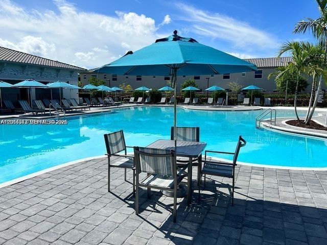 1050 SE 26th Ter ., Homestead, FL 33035