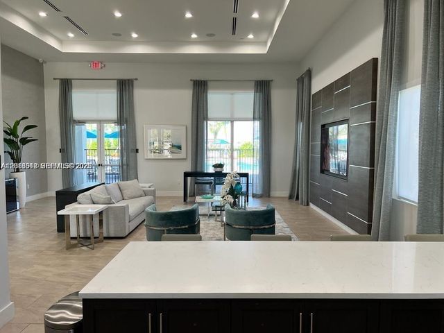 1050 SE 26th Ter ., Homestead, FL 33035