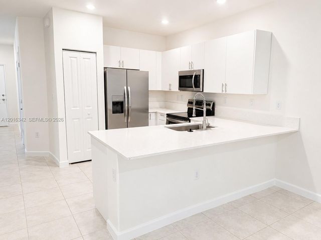 1050 SE 26th Ter ., Homestead, FL 33035