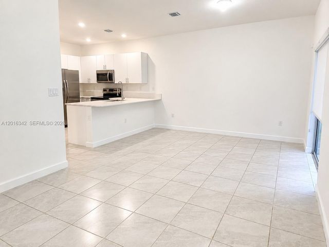 1050 SE 26th Ter ., Homestead, FL 33035