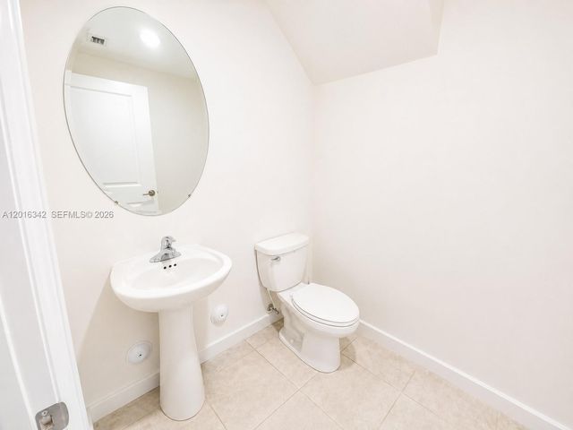1050 SE 26th Ter ., Homestead, FL 33035