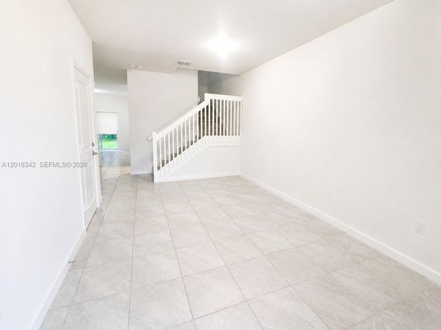 1050 SE 26th Ter ., Homestead, FL 33035