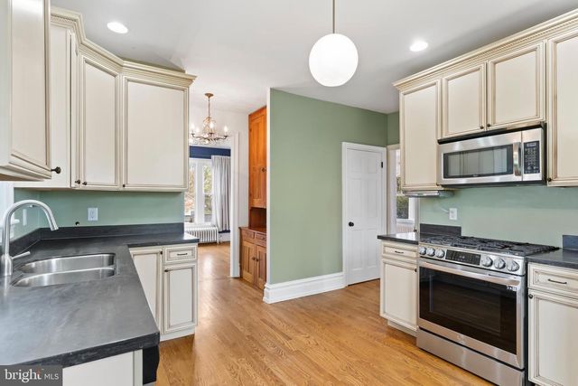1710 WALNUT ST, Camp Hill, PA 17011