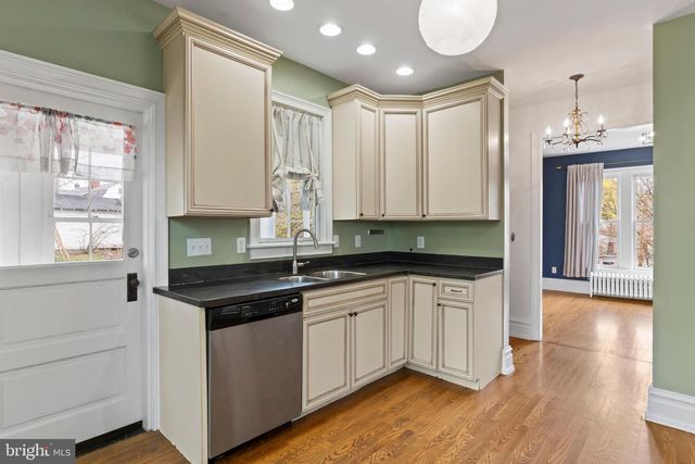 1710 WALNUT ST, Camp Hill, PA 17011