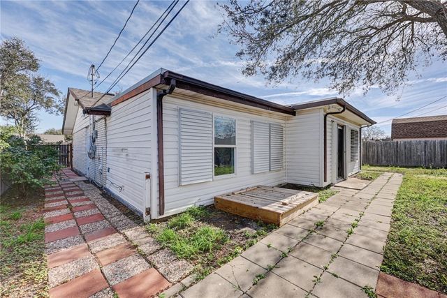 1617 Spicewood Dr, Corpus Christi, TX 78412