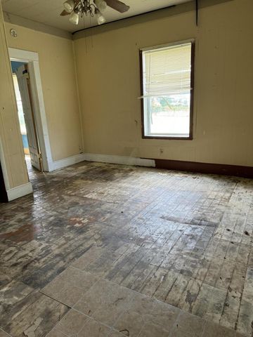 2542 West High Street, Springfield, MO 65803
