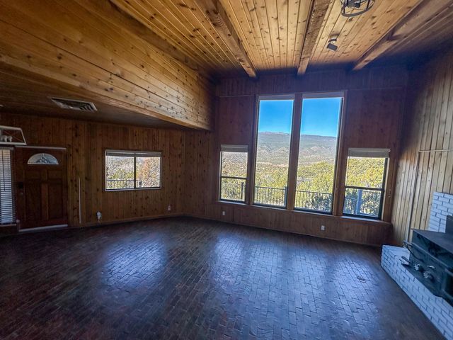 35 Gallinger Lane, Tijeras, NM 87059