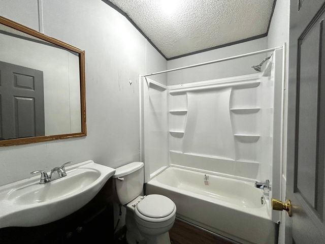 2523 Oyster Creek Bend, Oyster Creek, TX 77541