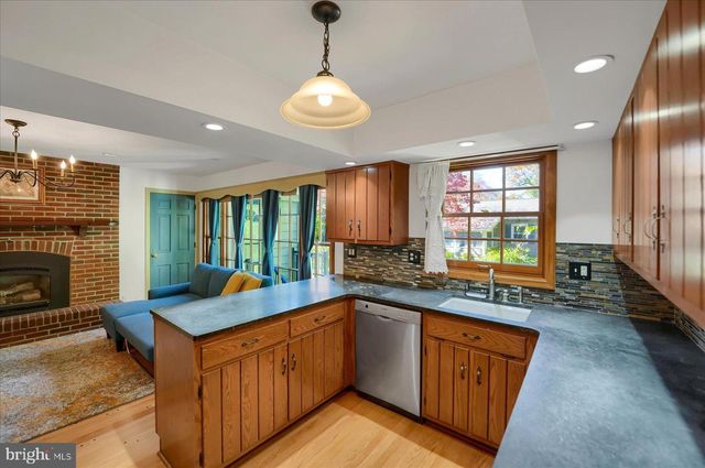 705 WESTERLY PKWY, State College, PA 16801