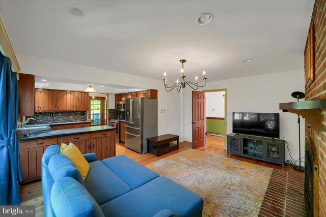 705 WESTERLY PKWY, State College, PA 16801