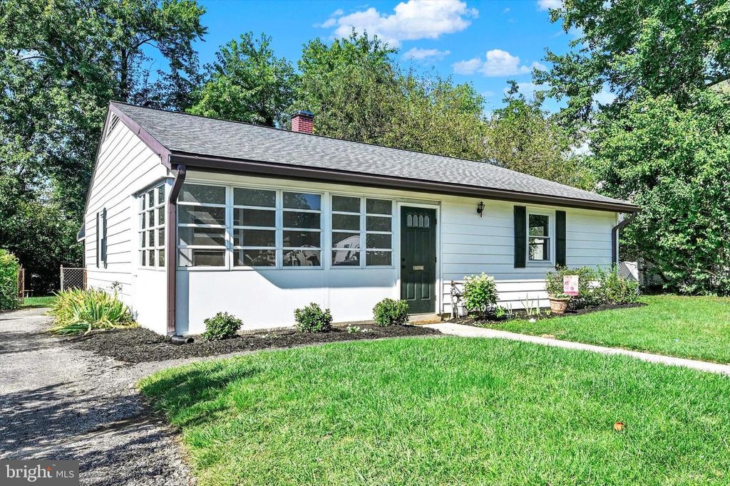 3 EDGEMOOR RD, Lutherville Timonium, MD 21093