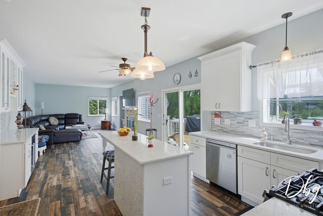 2671 Wildflower Court, Round Lake Beach, IL 60073