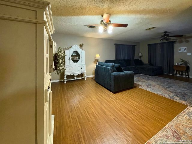 1404 inez, Beeville, TX 78102